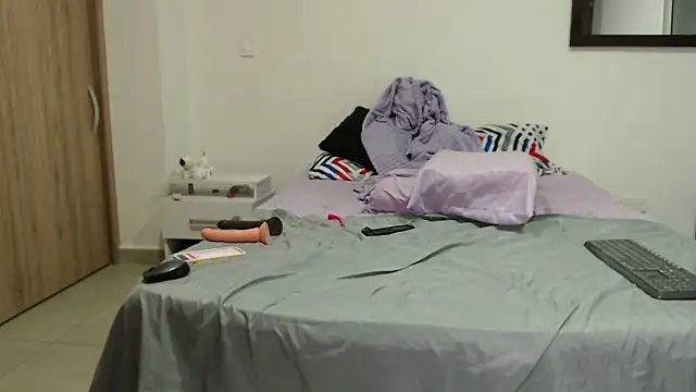 AnnieRoss69 online show from 02/06/25, 01:38