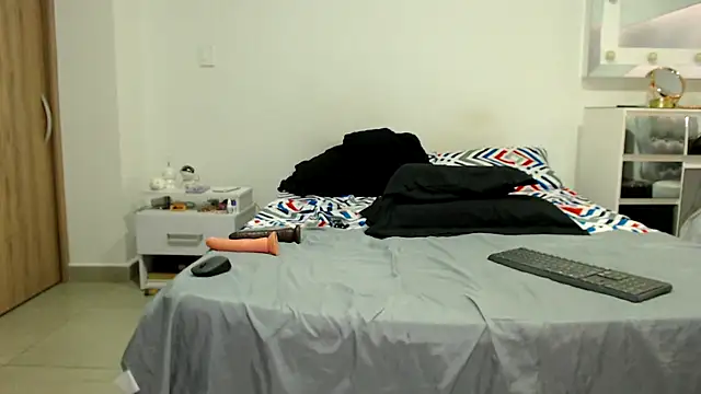 AnnieRoss69 online show from 12/05/25, 07:12