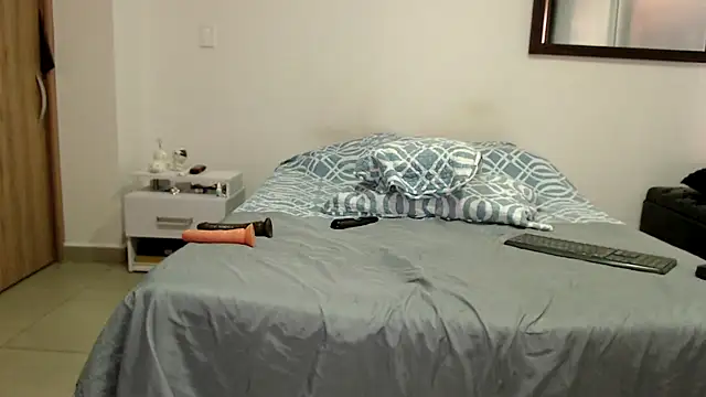 AnnieRoss69 online show from 10/04/25, 09:05