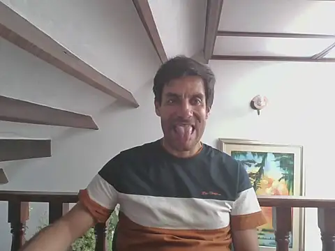 Snapshot of elkike1980 chatting on 07/16/26, 07:33 elkike1980 online show from 07/16/26, 07:33