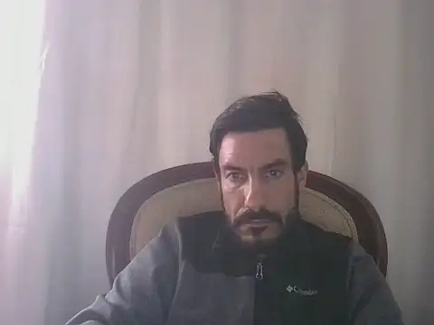 Snapshot of elkike1980 chatting on 06/25/26, 03:06 elkike1980 online show from 06/25/26, 03:06