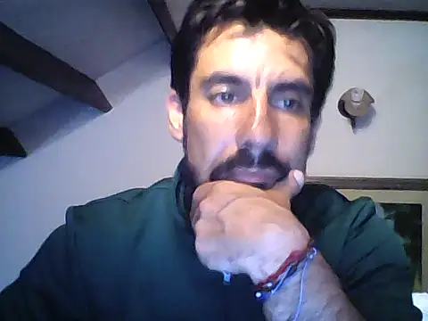 Snapshot of elkike1980 chatting on 06/06/26, 02:06 elkike1980 online show from 06/06/26, 02:06