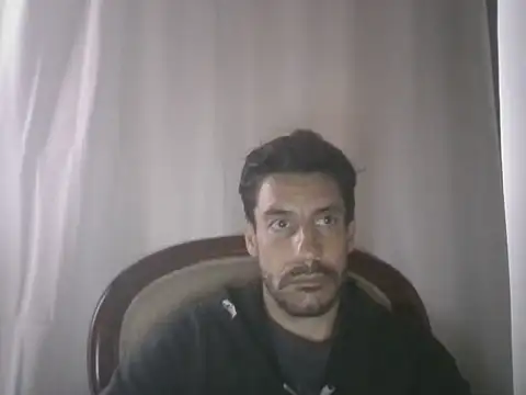 Snapshot of elkike1980 chatting on 05/12/26, 04:35 elkike1980 online show from 05/12/26, 04:35