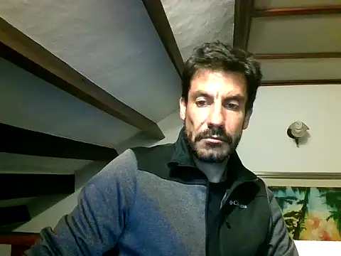 Snapshot of elkike1980 chatting on 05/21/26, 02:31 elkike1980 online show from 05/21/26, 02:31