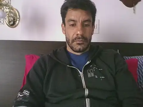 Snapshot of elkike1980 chatting on 05/15/26, 12:36 elkike1980 online show from 05/15/26, 12:36