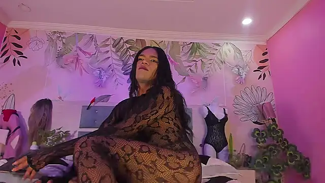 Snapshot of bigblacktransxxx chatting on 10/16/25, 11:40 bigblacktransxxx online show from 10/16/25, 11:40