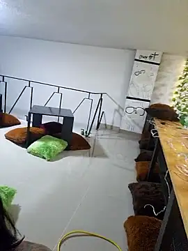 LorenRosse online show from 12/21/25, 12:02