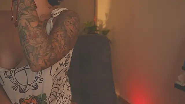 LorenRosse online show from 11/25/25, 12:22