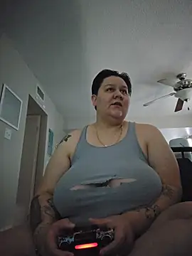 Snapshot of DevilDahm chatting on 11/22/25, 07:57 DevilDahm online show from 11/22/25, 07:57