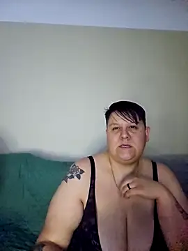 Snapshot of DevilDahm chatting on 04/02/26, 12:18 DevilDahm online show from 04/02/26, 12:18