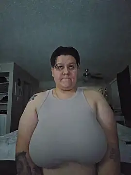 Snapshot of DevilDahm chatting on 12/22/25, 06:13 DevilDahm online show from 12/22/25, 06:13