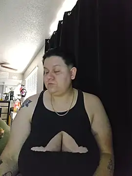 Snapshot of DevilDahm chatting on 10/28/25, 08:30 DevilDahm online show from 10/28/25, 08:30