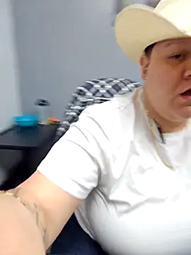 Snapshot of DevilDahm chatting on 10/08/25, 04:08 DevilDahm online show from 10/08/25, 04:08