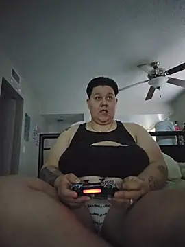 Snapshot of DevilDahm chatting on 11/12/25, 06:12 DevilDahm online show from 11/12/25, 06:12