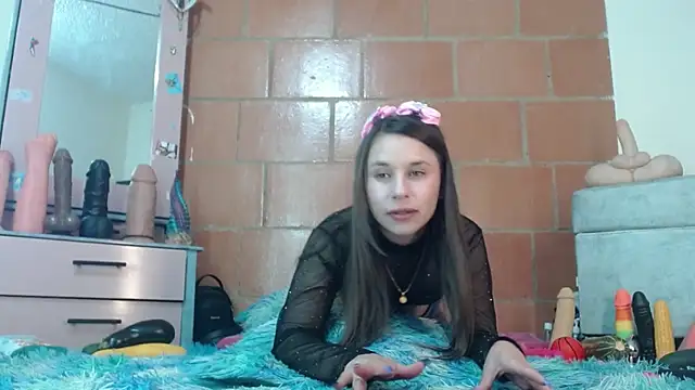 Snapshot of RubyEmerald chatting on 02/14/26, 02:12 RubyEmerald online show from 02/14/26, 02:12