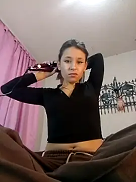 Snapshot of RubyEmerald chatting on 11/26/25, 02:11 RubyEmerald online show from 11/26/25, 02:11