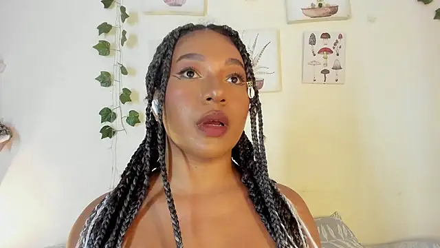 Snapshot of sara_sophieee chatting on 01/17/25, 01:04 sara sophieee online show from 01/17/25, 01:04