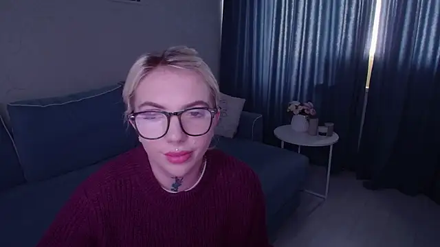 Snapshot of AnneTenet chatting on 10/03/25, 09:22 AnneTenet online show from 10/03/25, 09:22