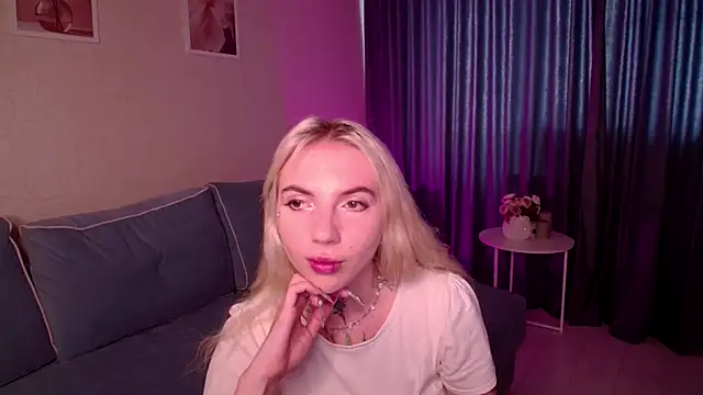 Snapshot of AnneTenet chatting on 09/19/25, 09:24 AnneTenet online show from 09/19/25, 09:24