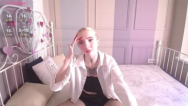 Snapshot of AnneTenet chatting on 02/06/25, 10:25 AnneTenet online show from 02/06/25, 10:25