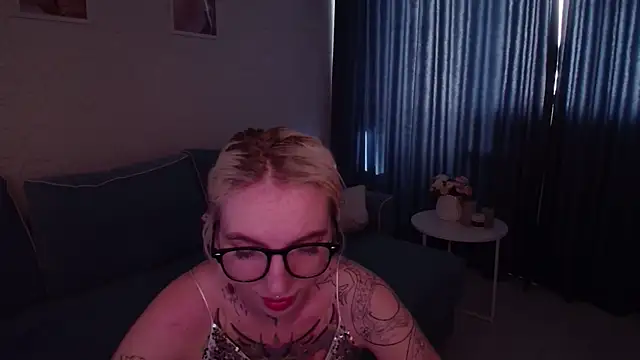 Snapshot of AnneTenet chatting on 10/02/25, 07:12 AnneTenet online show from 10/02/25, 07:12