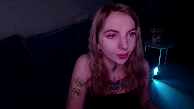 Snapshot of AnneTenet chatting on 10/10/25, 07:09 AnneTenet online show from 10/10/25, 07:09