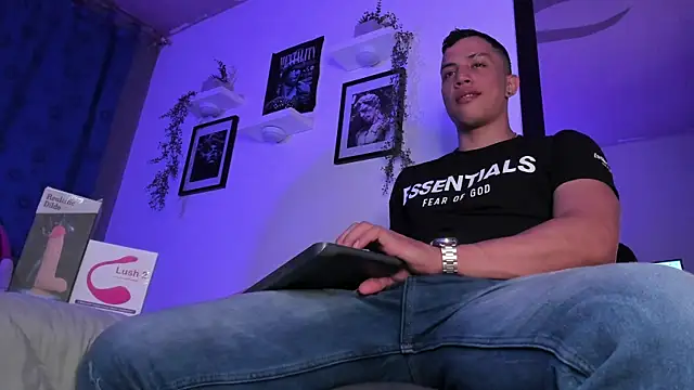 Snapshot of ThomsEvery_ chatting on 01/21/25, 03:04 ThomsEvery  online show from 01/21/25, 03:04