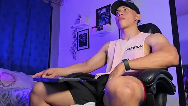 Snapshot of ThomsEvery_ chatting on 09/10/25, 03:27 ThomsEvery  online show from 09/10/25, 03:27