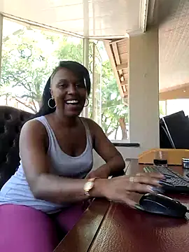 Snapshot of YourDreamLady22 chatting on 01/25/25, 11:02 YourDreamLady22 online show from 01/25/25, 11:02