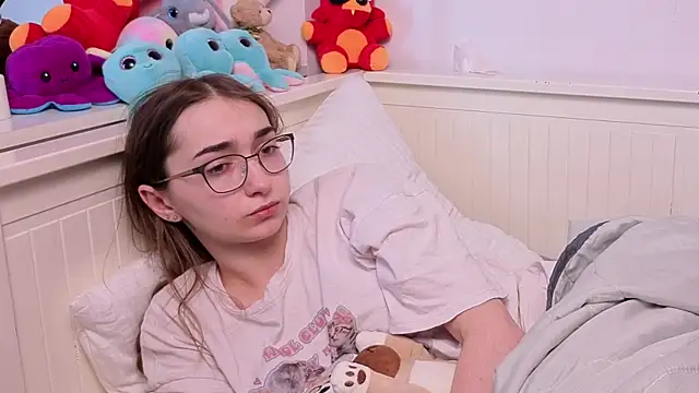 PollyBeev online show from 05/24/26, 07:52
