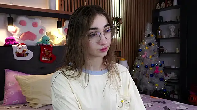 PollyBeev online show from 12/04/25, 08:35