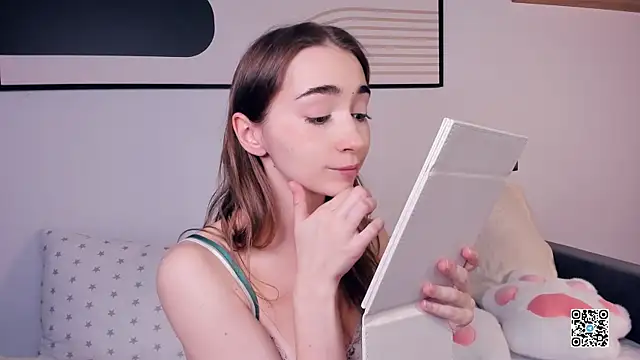 PollyBeev online show from 09/14/25, 07:20