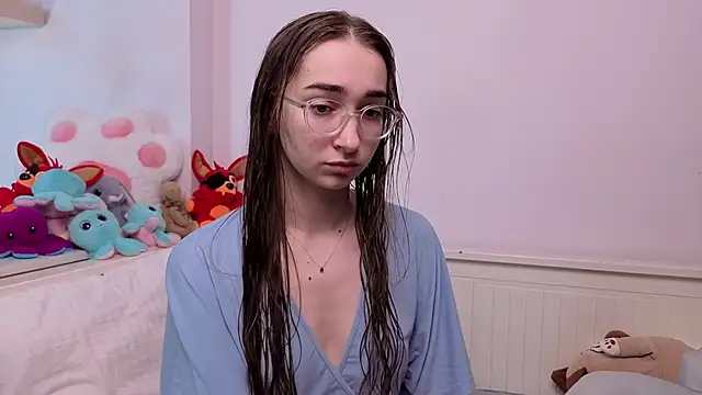 PollyBeev online show from 06/07/26, 07:35