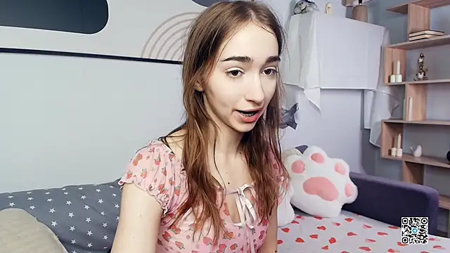 PollyBeev online show from 10/27/25, 07:42