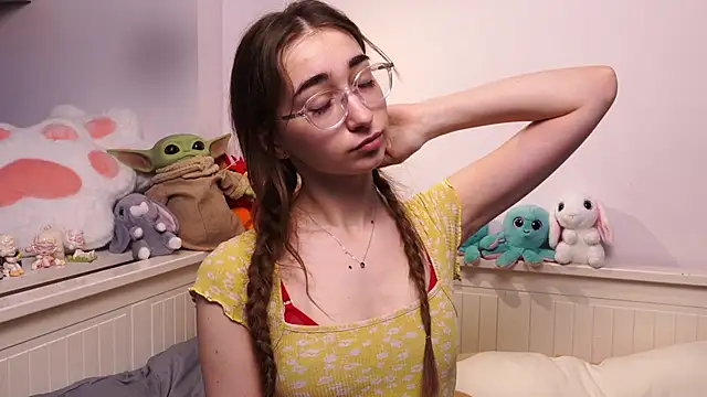 PollyBeev online show from 04/26/26, 07:16