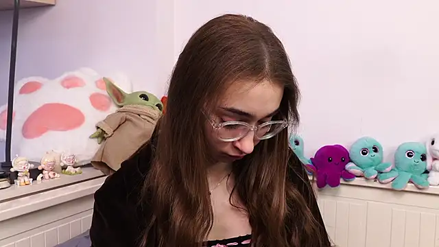 PollyBeev online show from 04/24/26, 07:32