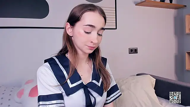 PollyBeev online show from 09/15/25, 07:42