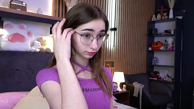 PollyBeev online show from 11/14/25, 07:23