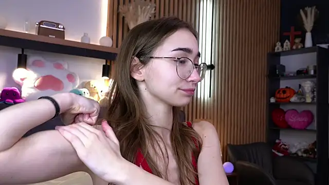 PollyBeev online show from 11/17/25, 09:57