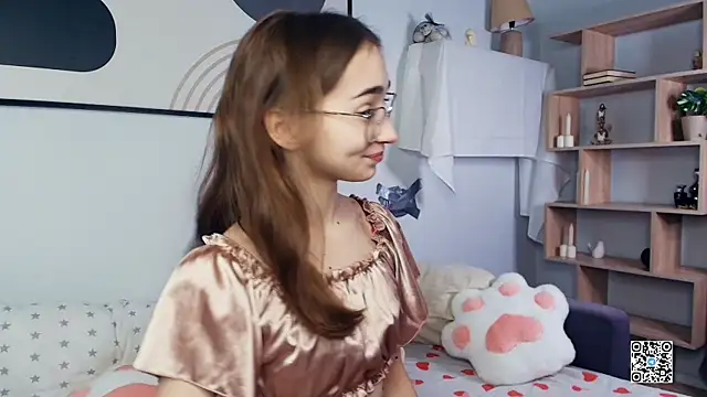 PollyBeev online show from 10/24/25, 07:29