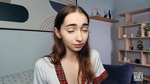 PollyBeev online show from 10/05/25, 07:32