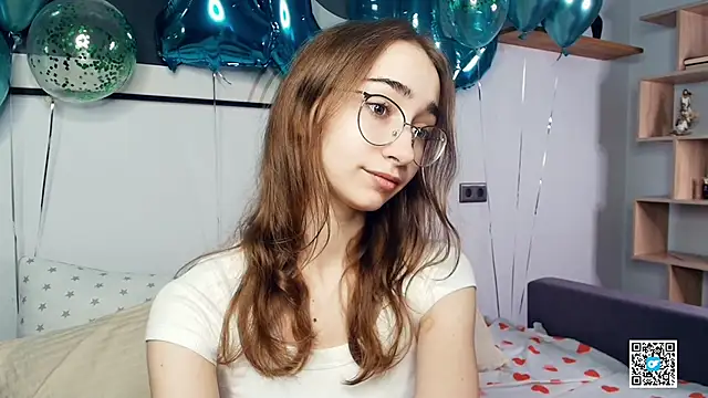 PollyBeev online show from 10/12/25, 07:10