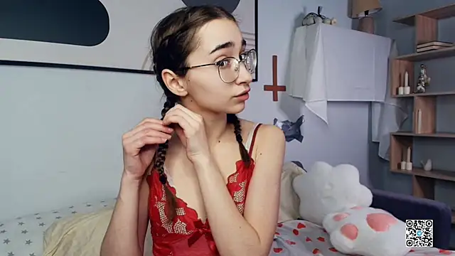 PollyBeev online show from 10/28/25, 07:29