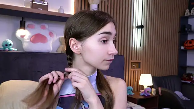 PollyBeev online show from 11/13/25, 07:34