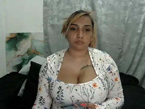 GORGEOUSLIPS online show from 04/29/26, 05:30