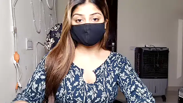 Hoty-Shivangi online show from 04/04/26, 04:46