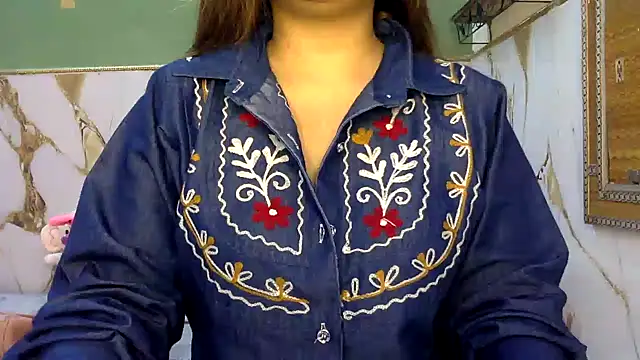 Hoty-Shivangi online show from 10/18/25, 06:04