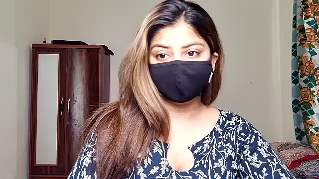 Hoty-Shivangi online show from 03/14/26, 10:32