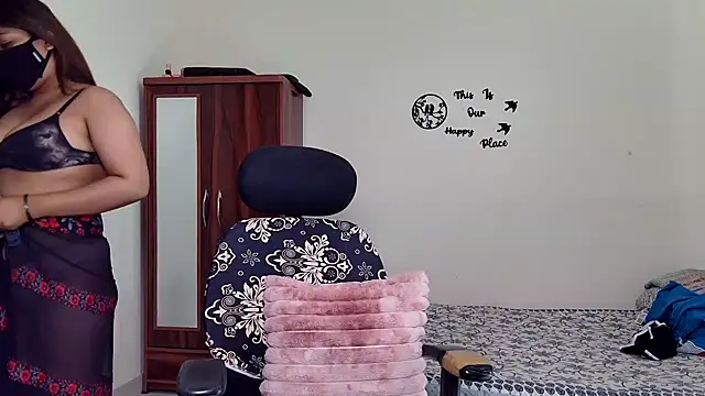 Hoty-Shivangi online show from 03/15/26, 07:37