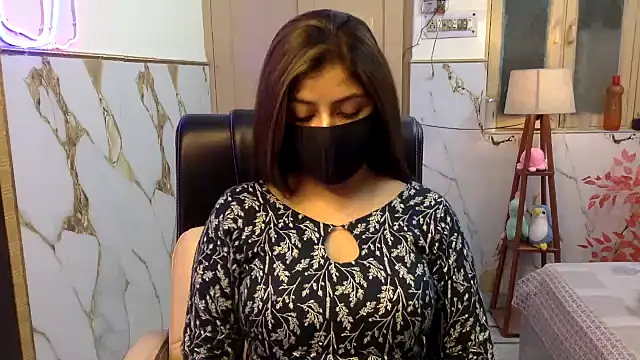 Hoty-Shivangi online show from 10/25/25, 03:45